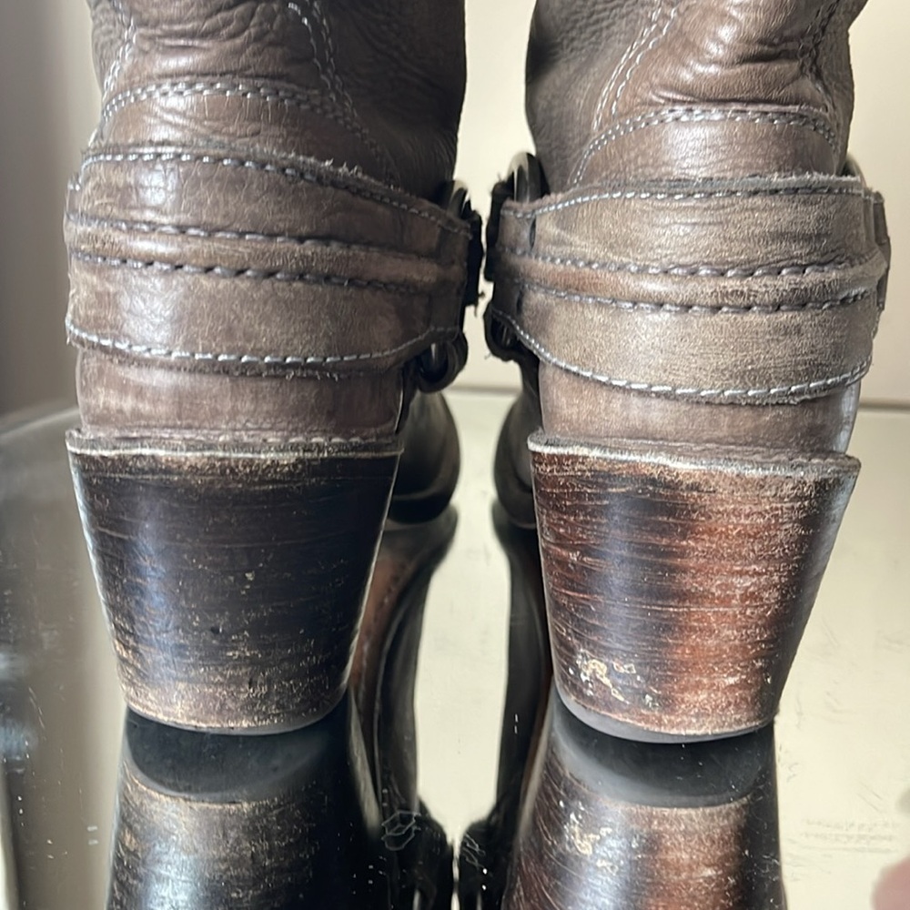 FRYE Women's Carmen Harness Short Taupe Leather Heeled Boots - Picture 8 of 15